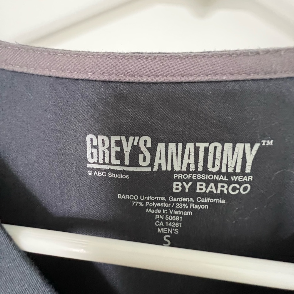 Greys Anatomy Mens Cargo Scrub Top - medium